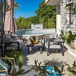 ヴィラ Casa Dika *
